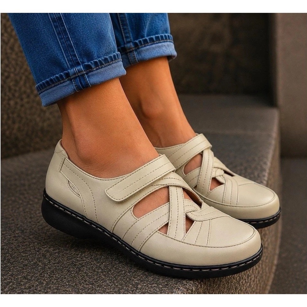Clarks Ashland Rose Cream Leather Strappy Mary Jane Comfort Flats Shoes Sz 9.5M